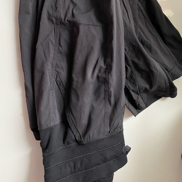 Lulu lemon Capri joggers size 4 - Picture 2 of 2